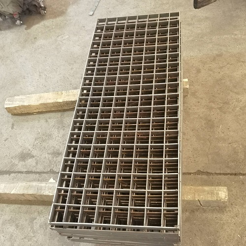 插接鋼格板、互插鋼格柵板：綠色環(huán)?？苫厥? /> 
</p>
（一）鋼材來源及可追溯性<br />
優(yōu)質(zhì)鋼材選用<br />
<strong><a href=