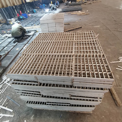 化工廠用不銹鋼鋼格板鋼格柵：防滑、防腐相結(jié)合