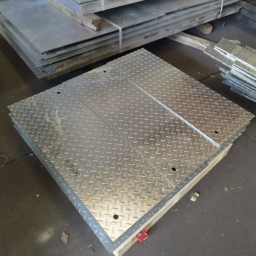 化工廠鍍鋅復(fù)合鋼格柵鋼格板的抗壓表現(xiàn)