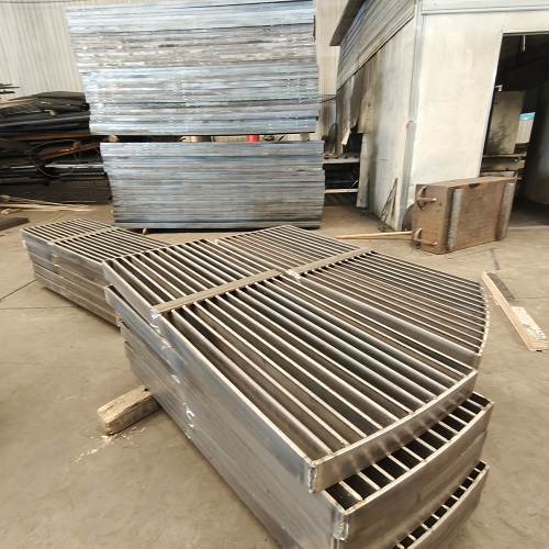 平臺(tái)鋼格柵板：長(zhǎng)效耐用的理想選擇