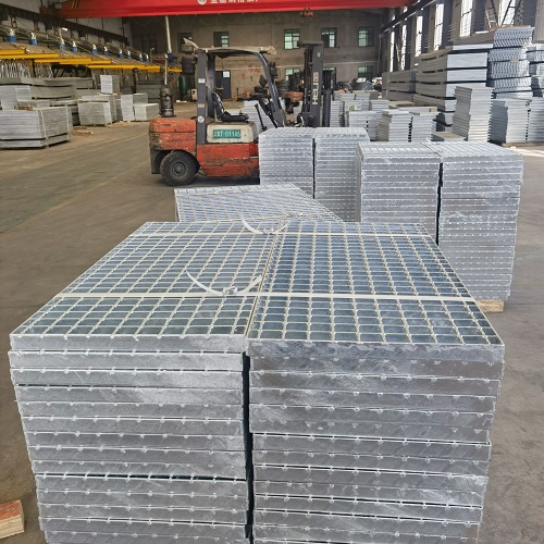 鋼格板表面處理方式對(duì)比：噴漆、鍍鋅、不銹鋼哪種更耐用？