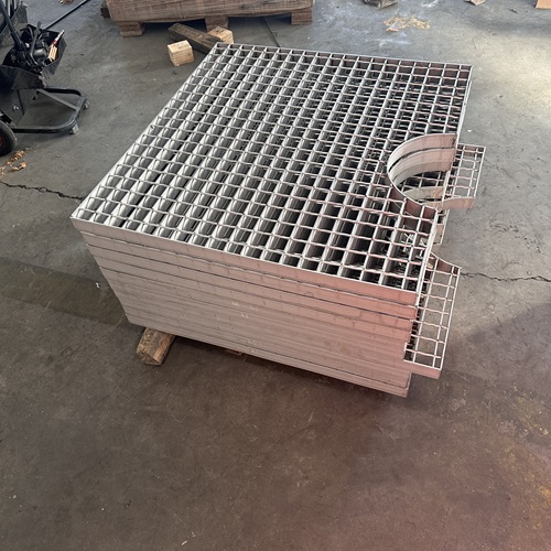 鋼格柵板在橋梁橋面鋪設中的表現(xiàn)