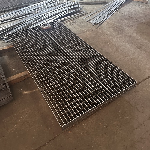 不銹鋼鋼格板vs熱鍍鋅鋼格板，該怎么選