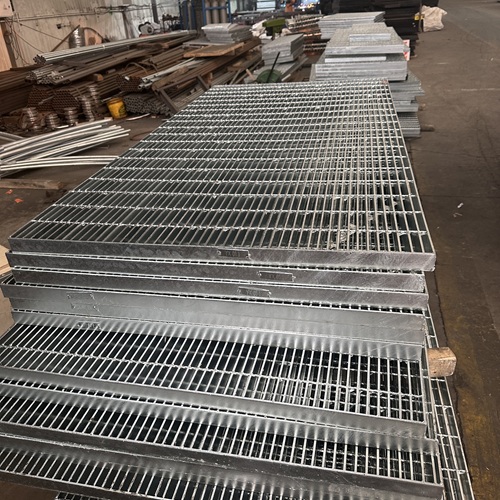 音樂(lè)節(jié)舞臺(tái)搭建必用鋼格板，承重強(qiáng)還易拆卸